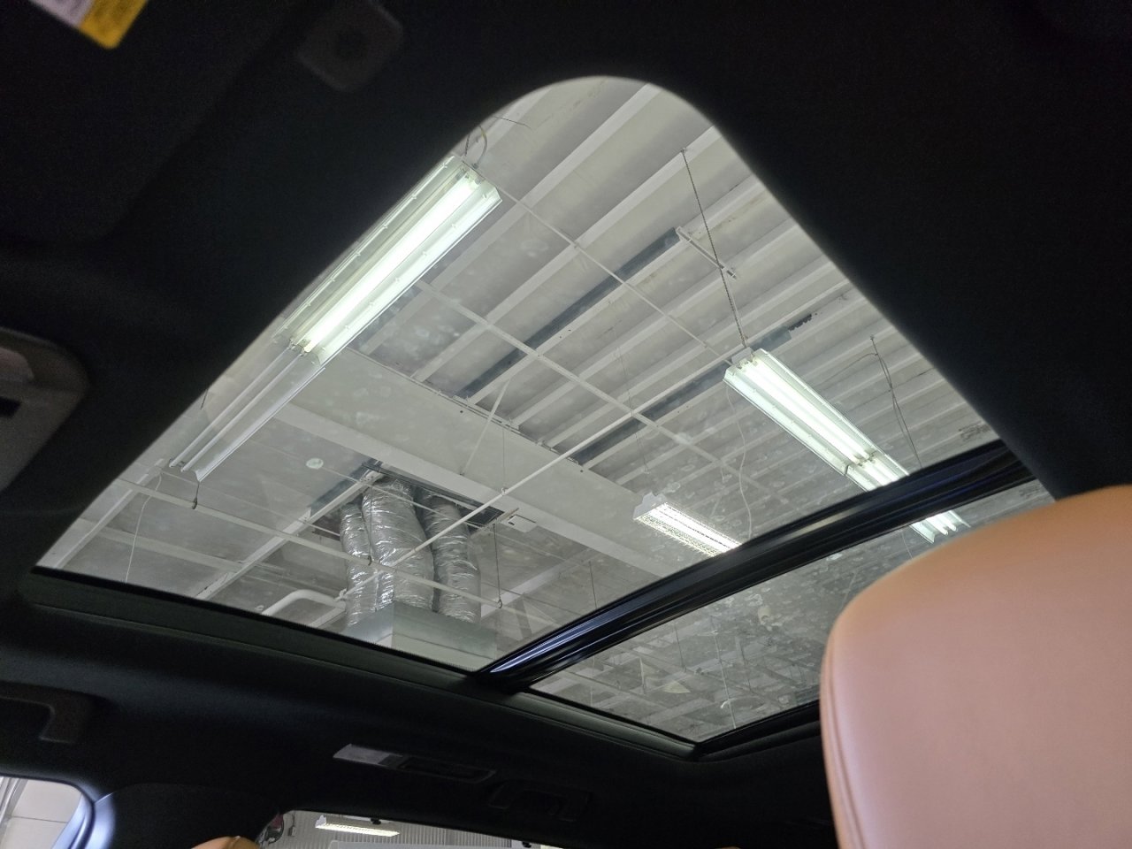 New 2026 Toyota Highlander Platinum image 3