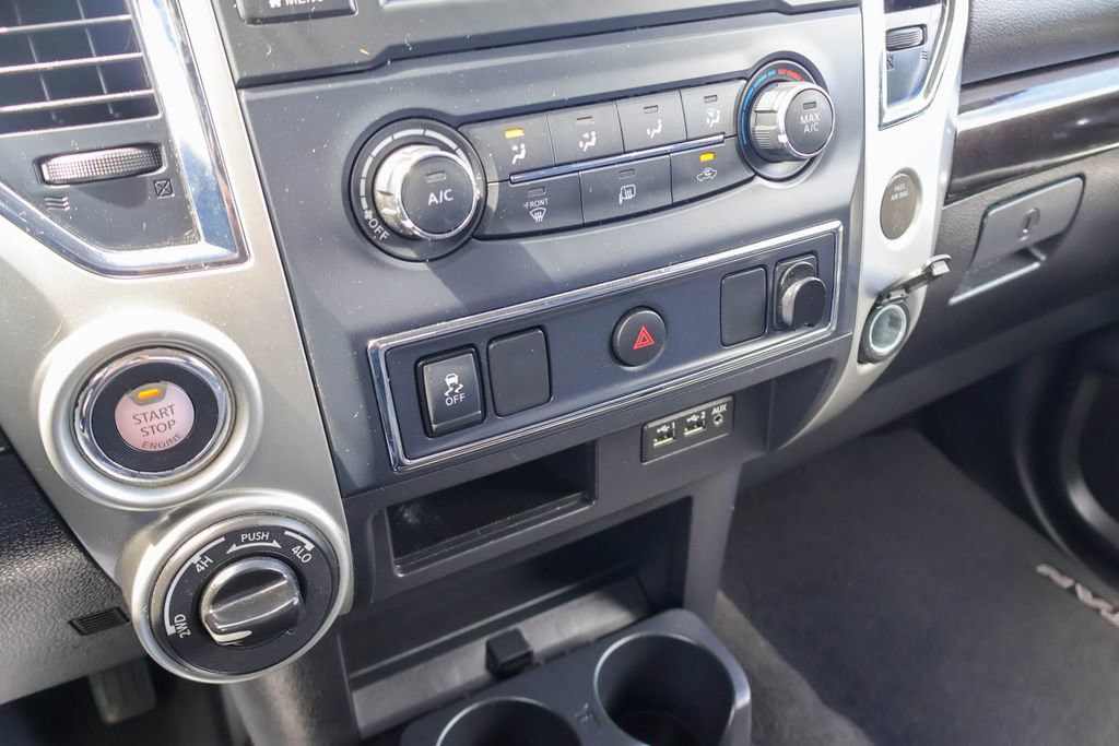 Used 2019 Nissan Titan SV image 14