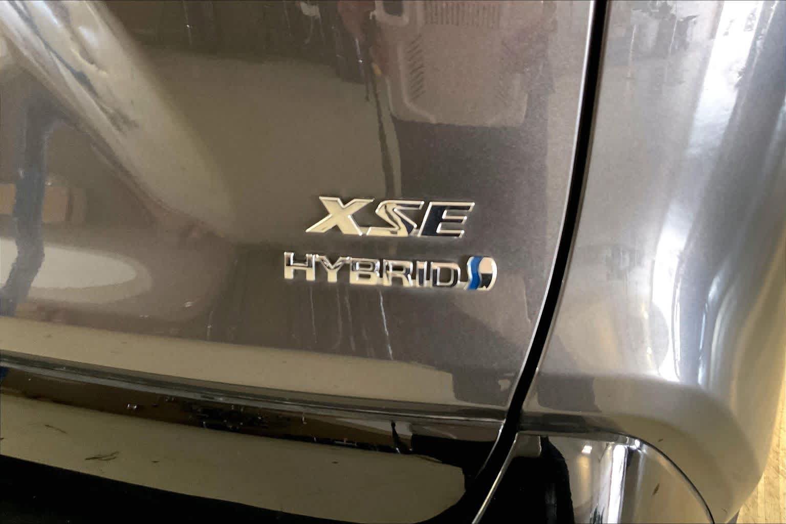 Used 2022 Toyota RAV4 XSE AWD/4WD image 9