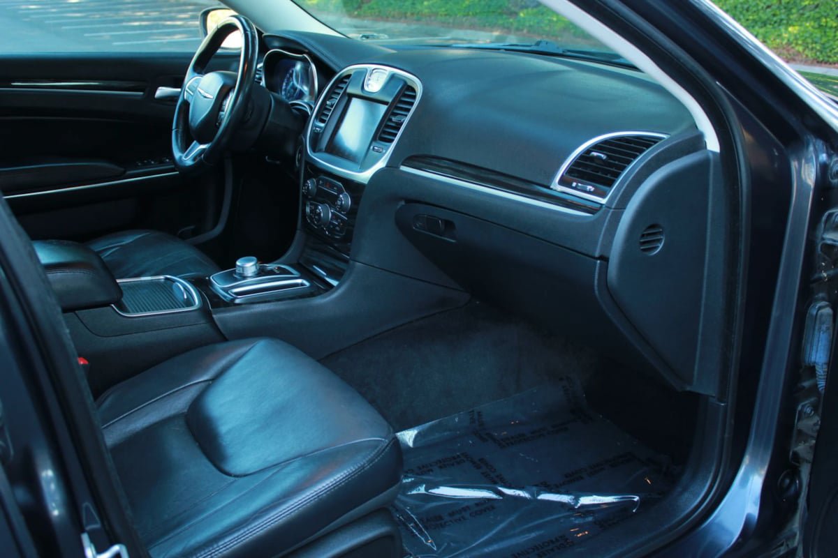 Used 2015 Chrysler 300 Limited RWD image 19
