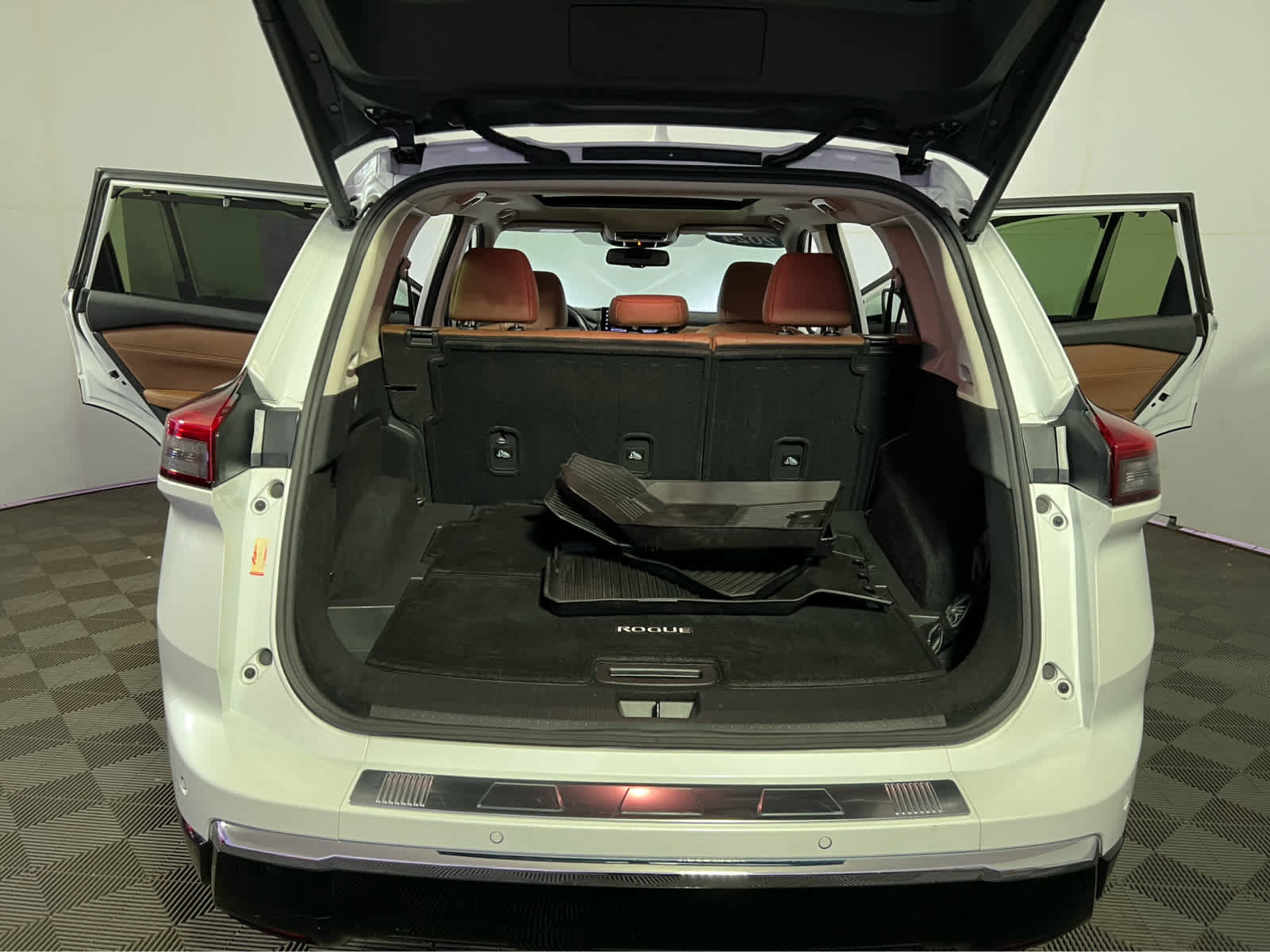 Certified 2024 Nissan Rogue Platinum w/ Platinum Premium Package image 26