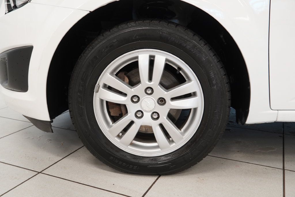 Used 2016 Chevrolet Sonic LT FWD image 16