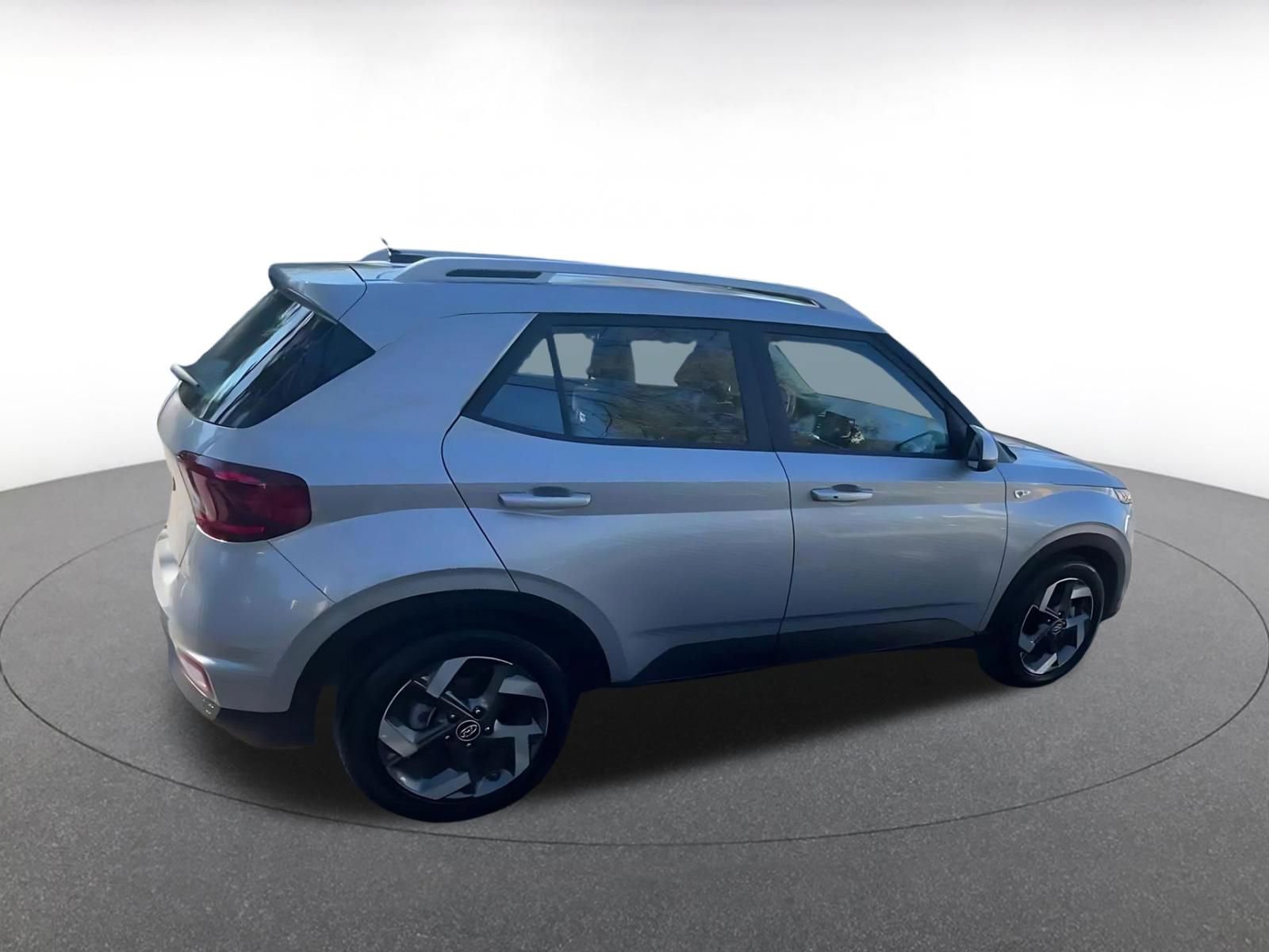 Used 2025 Hyundai Venue SEL image 15