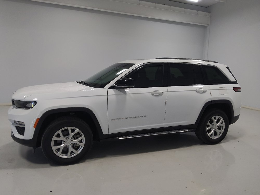 Used 2023 Jeep Grand Cherokee Limited w/ Luxury Tech Group II AWD/4WD image 2