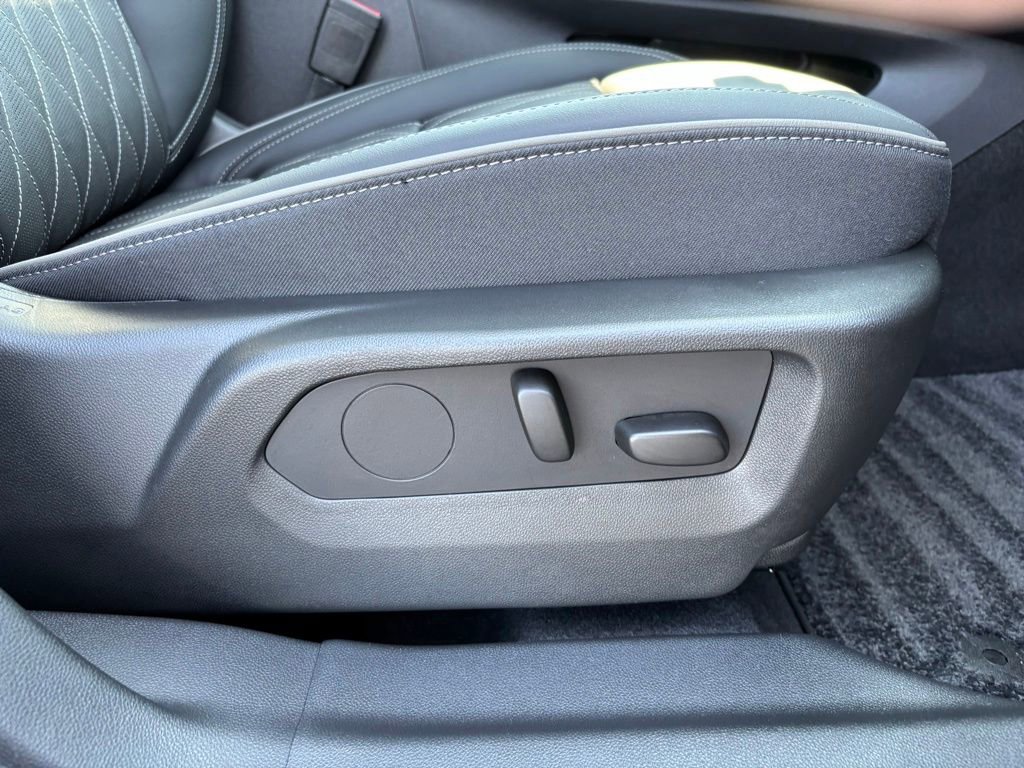 Used 2023 Buick Envision Avenir FWD image 26