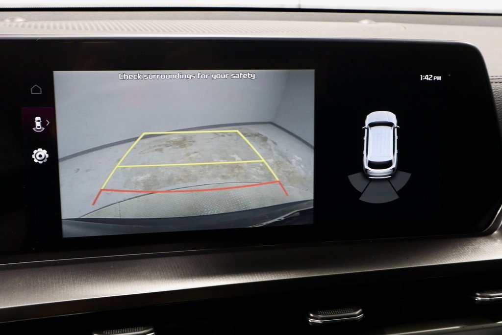 Used 2023 Kia Telluride LX image 2