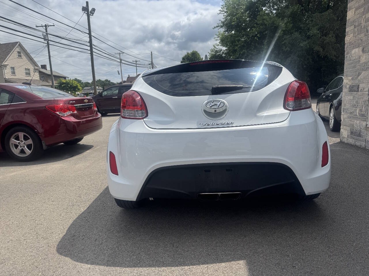 Used 2017 Hyundai Veloster FWD image 4
