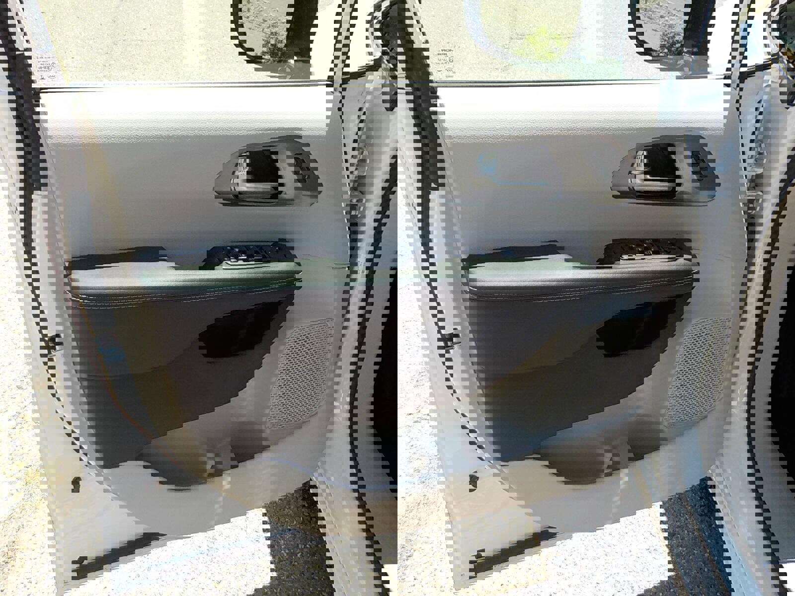 Used 2024 Chrysler Pacifica Touring-L image 18