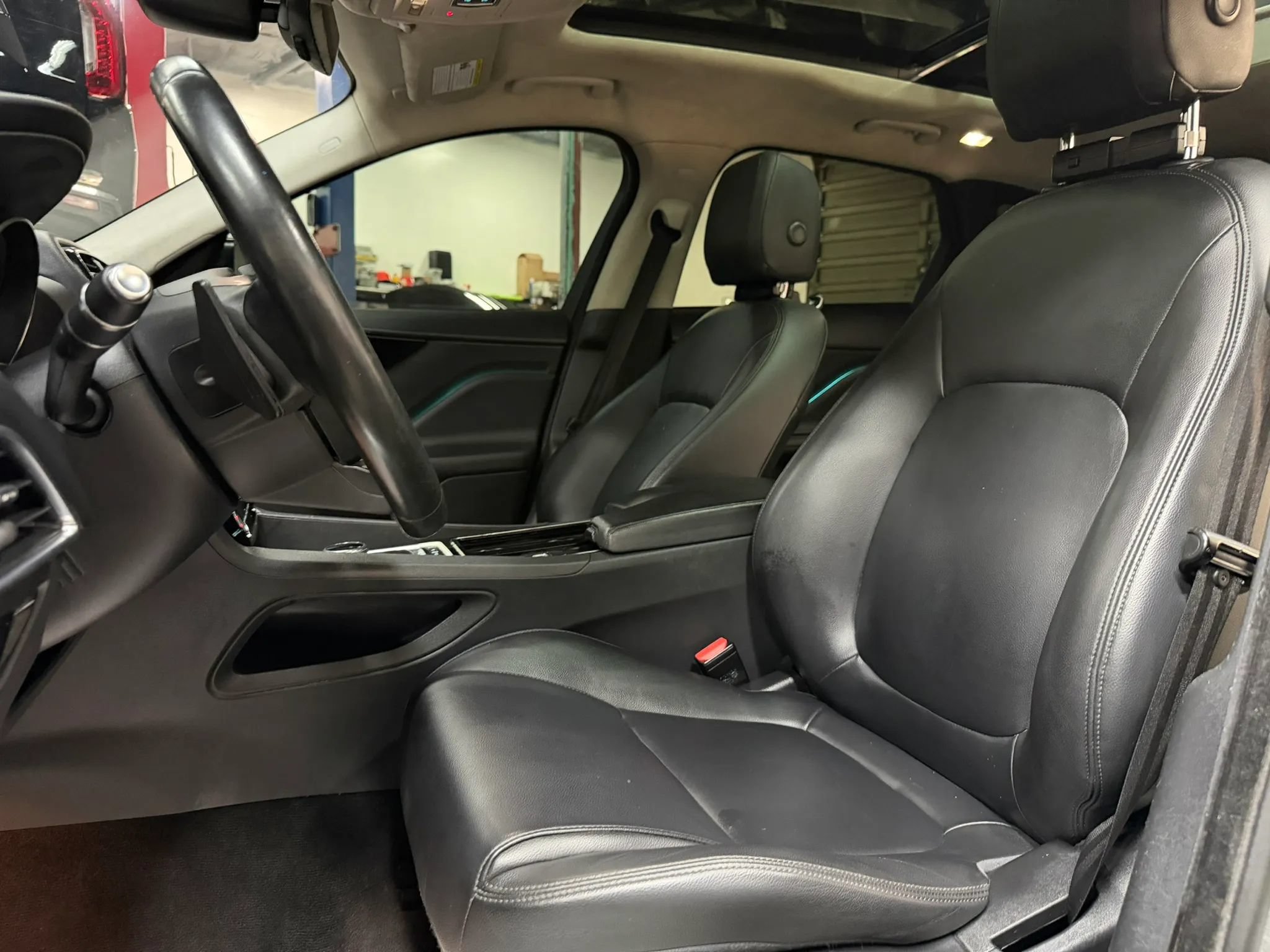 Used 2020 Jaguar F-PACE Premium AWD/4WD image 11