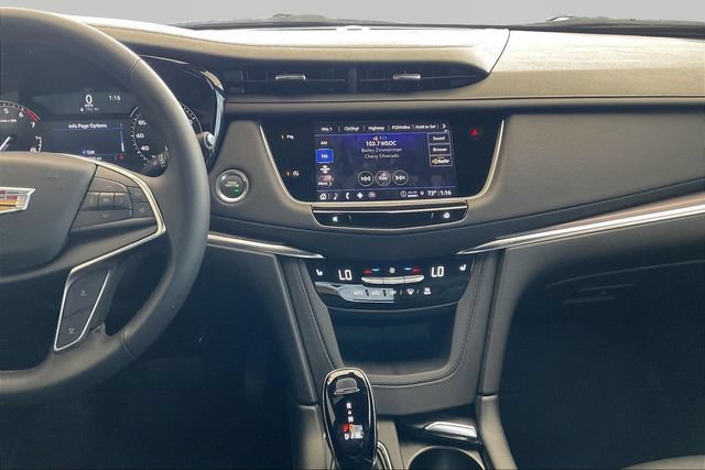 Used 2025 Cadillac XT5 Luxury FWD image 9