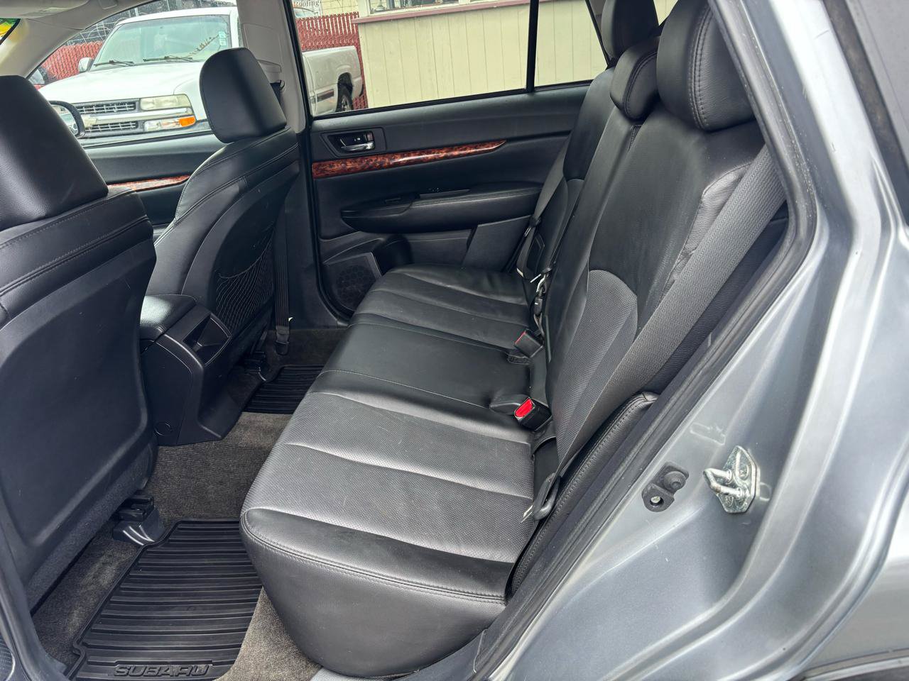 Used 2012 Subaru Outback 3.6R Limited AWD/4WD image 6