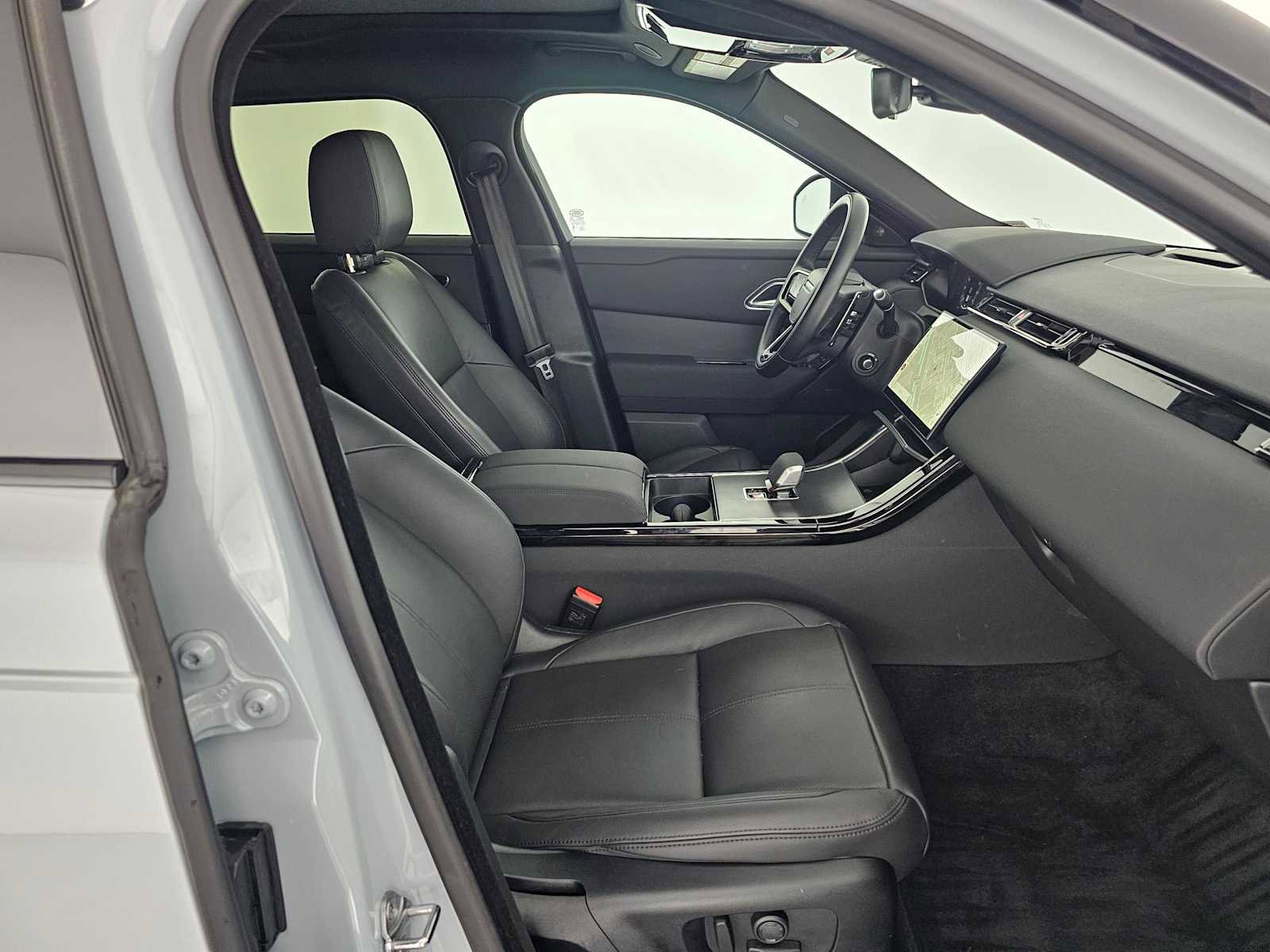 Used 2025 Land Rover Range Rover Velar Dynamic SE image 10