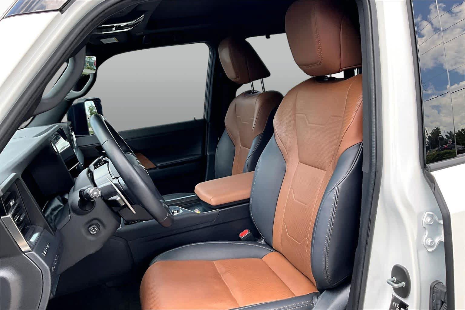 Used 2024 Lexus GX 550 w/ Accessory Package (Z1) AWD/4WD image 8