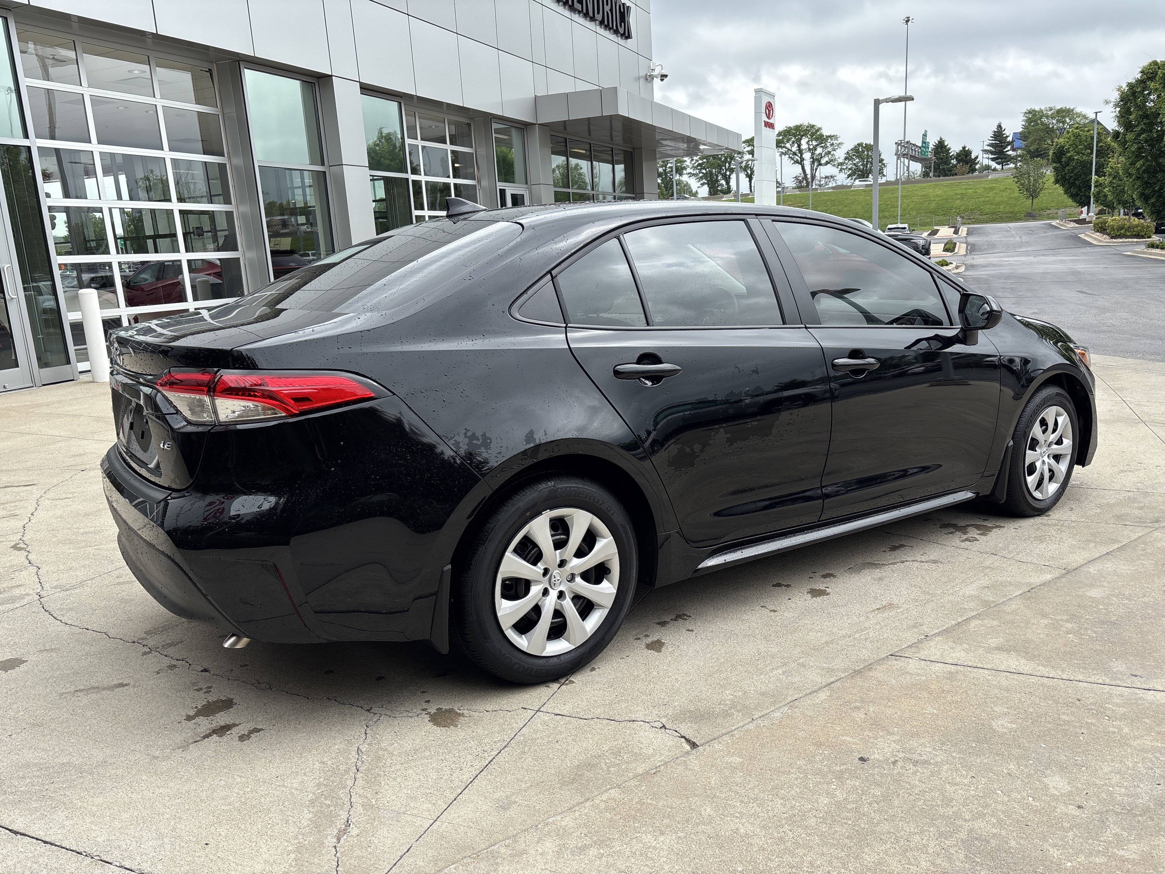 Used 2025 Toyota Corolla LE FWD image 6