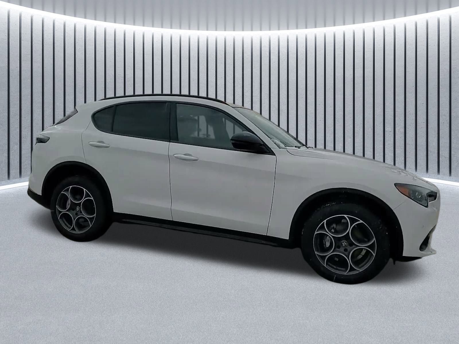 New 2025 Alfa Romeo Stelvio Sprint image 3