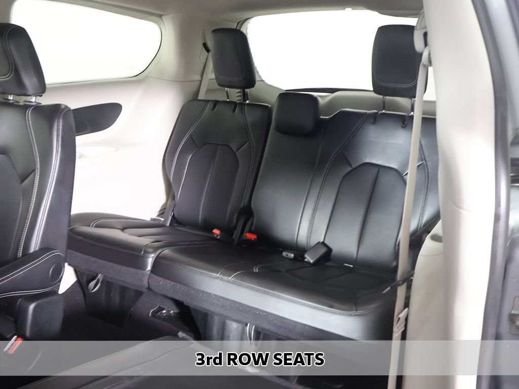 Used 2024 Chrysler Pacifica Touring-L FWD image 8