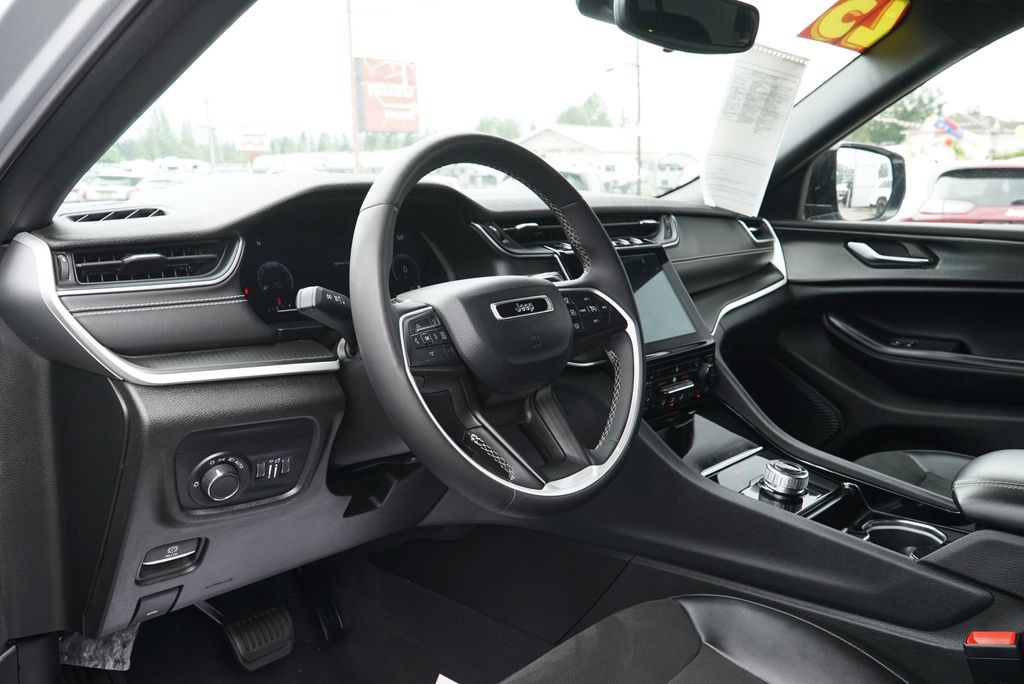 Used 2023 Jeep Grand Cherokee L Laredo AWD/4WD image 22