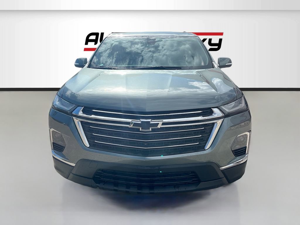 Used 2023 Chevrolet Traverse LT w/ LT Premium Package image 2