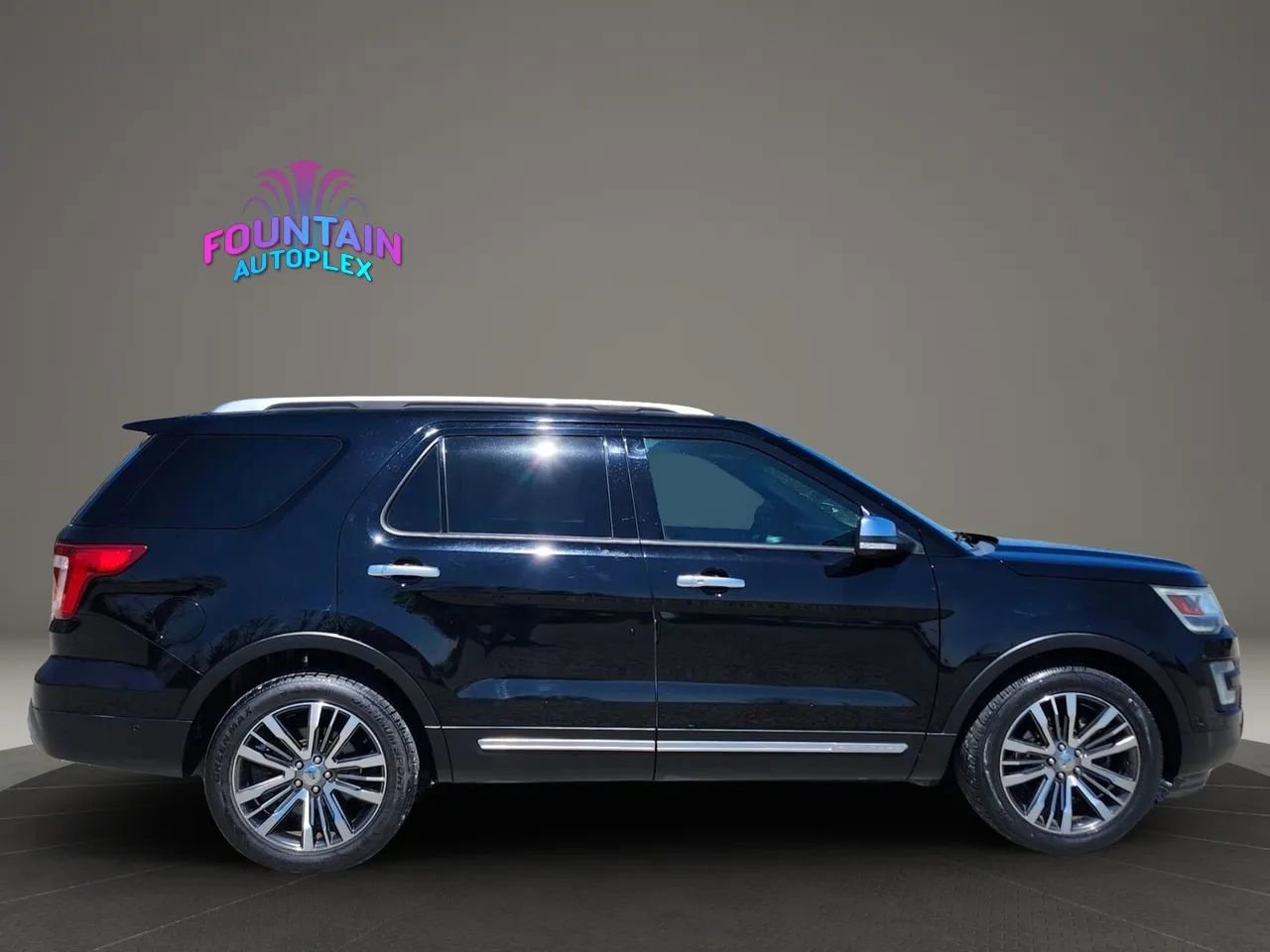 Used 2017 Ford Explorer Platinum image 6