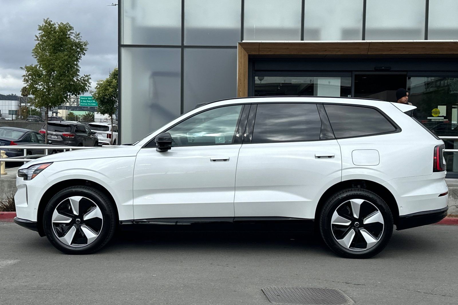 New 2025 Volvo EX90 Plus AWD/4WD image 5