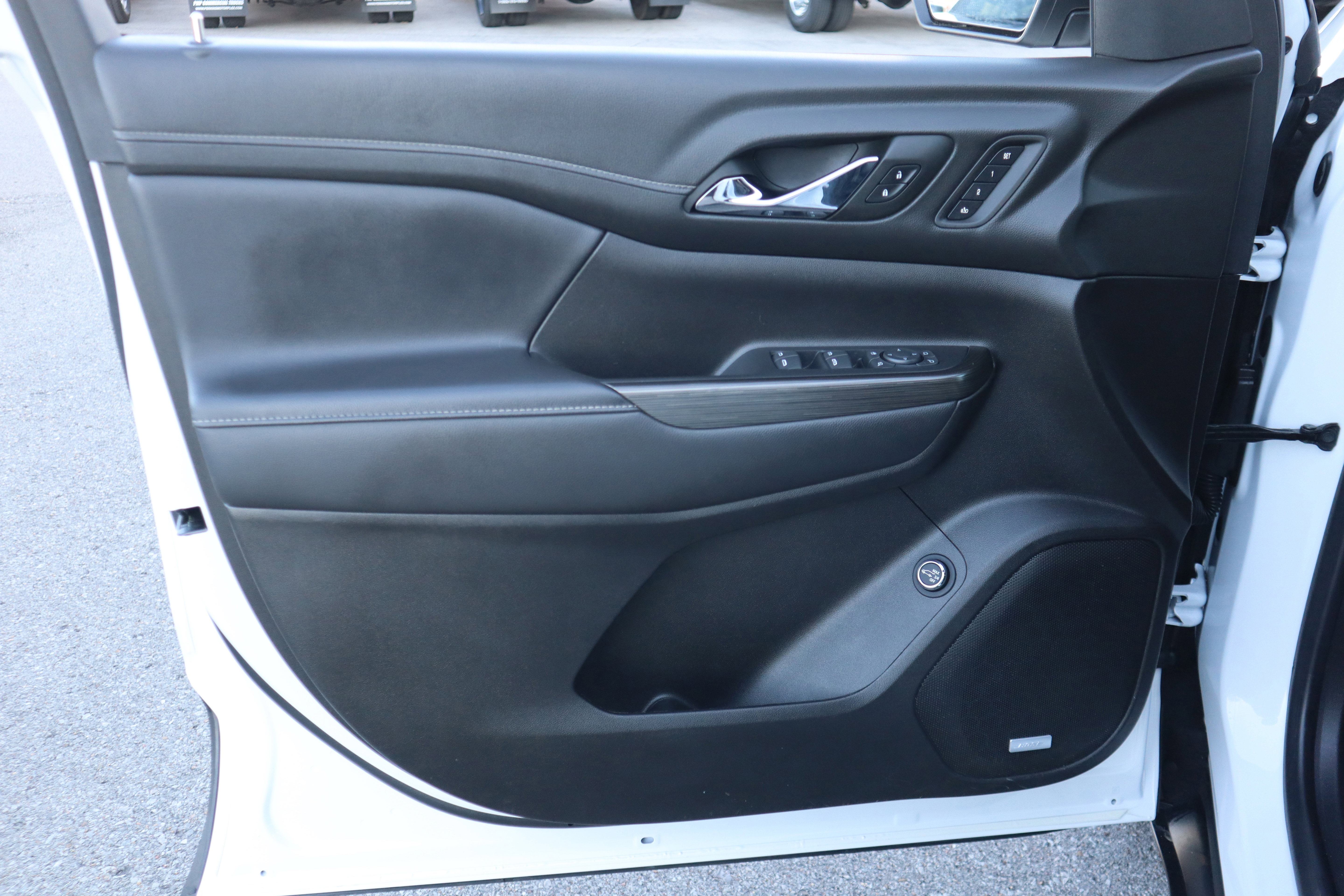 Used 2023 GMC Acadia SLT w/ Elevation Edition image 27