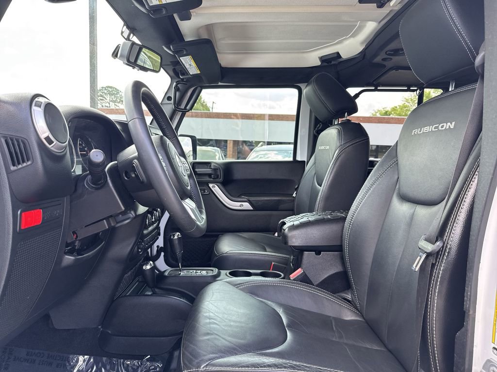 Used 2015 Jeep Wrangler Unlimited Rubicon image 11