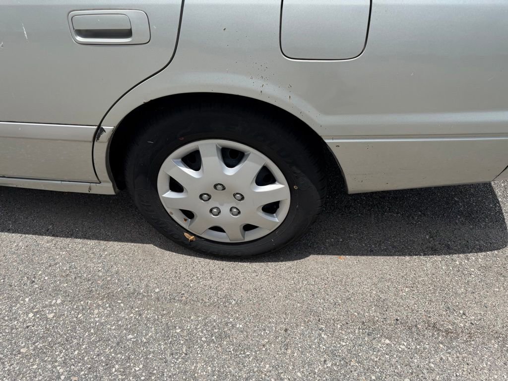 Used 2000 Toyota Camry LE FWD image 8