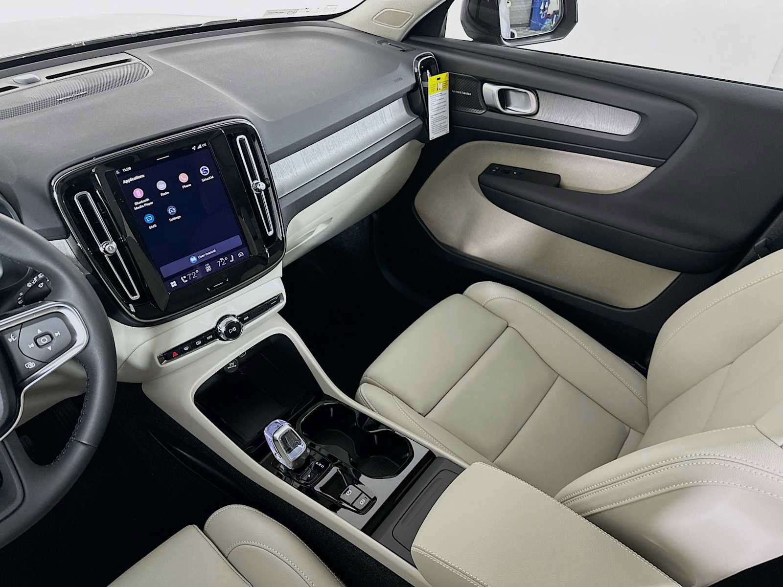 New 2026 Volvo XC40 B5 Ultra w/ Climate Package image 21