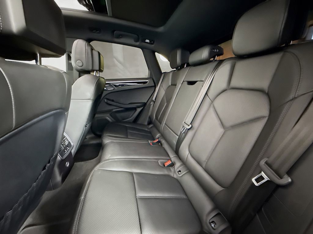 Used 2022 Porsche Macan image 23
