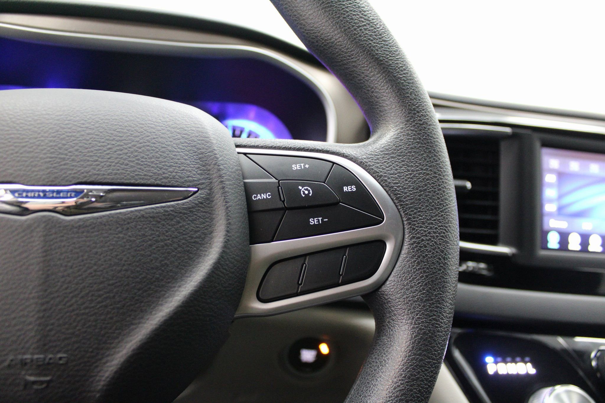 Used 2018 Chrysler Pacifica Touring Plus image 32