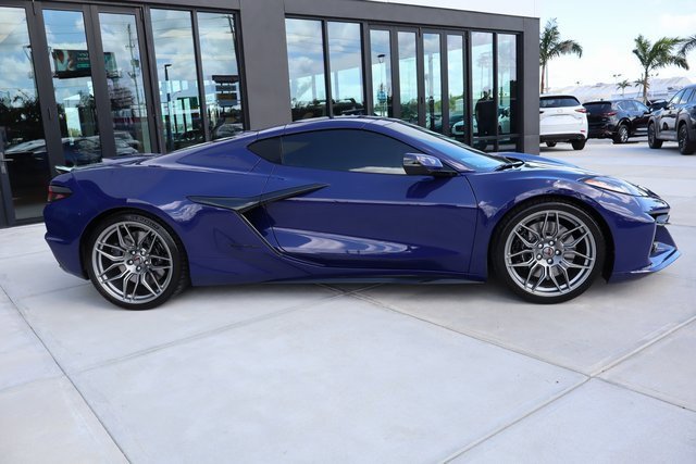 Used 2025 Chevrolet Corvette Z06 image 2
