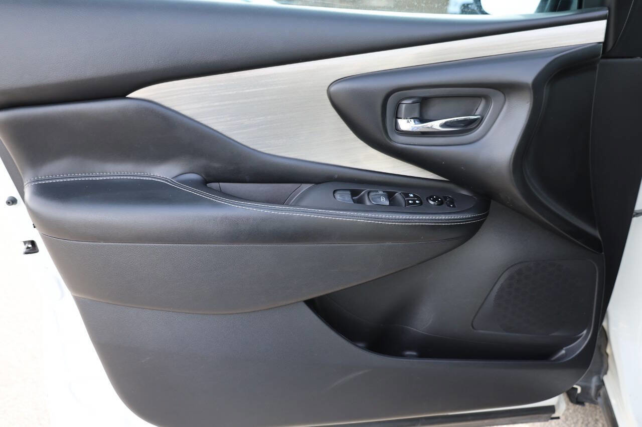 Used 2016 Nissan Murano S FWD image 12