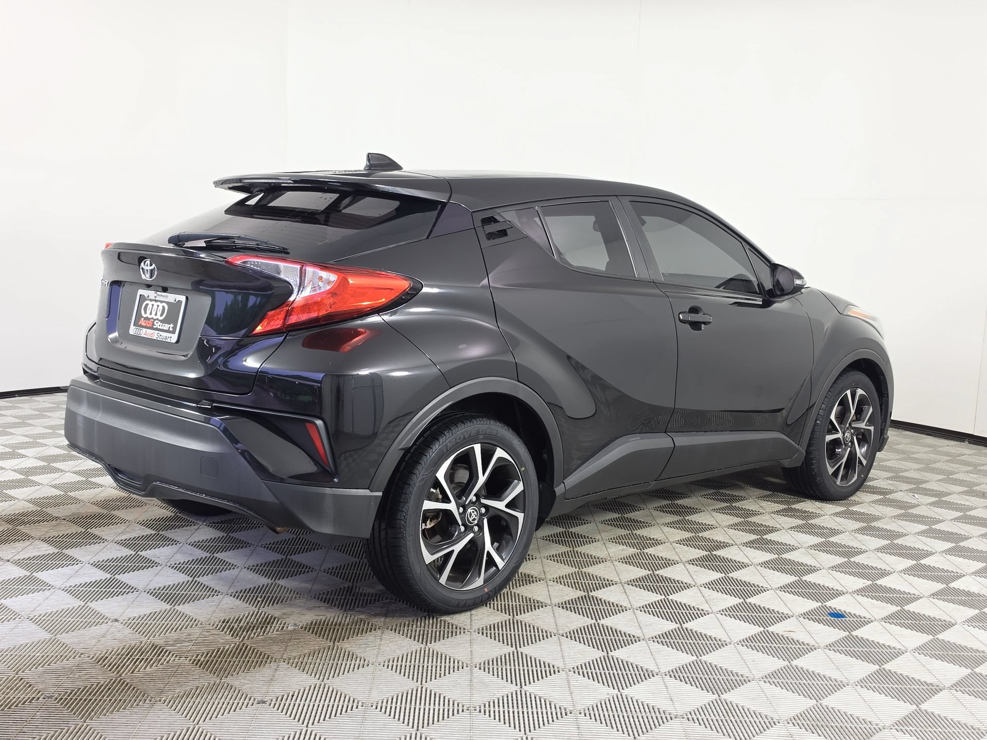 Used 2021 Toyota C-HR XLE FWD image 7
