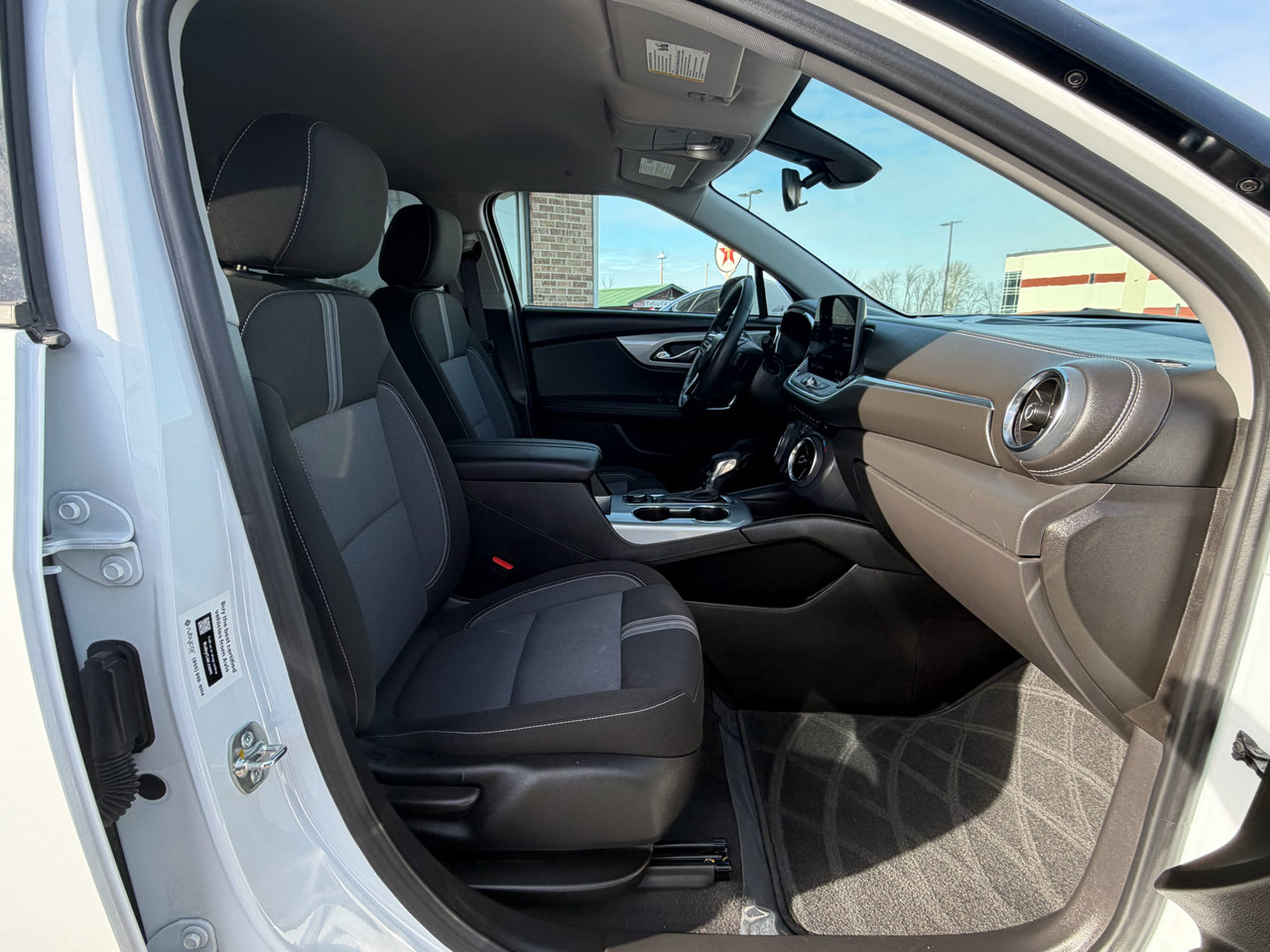 Used 2025 Chevrolet Blazer LT image 28