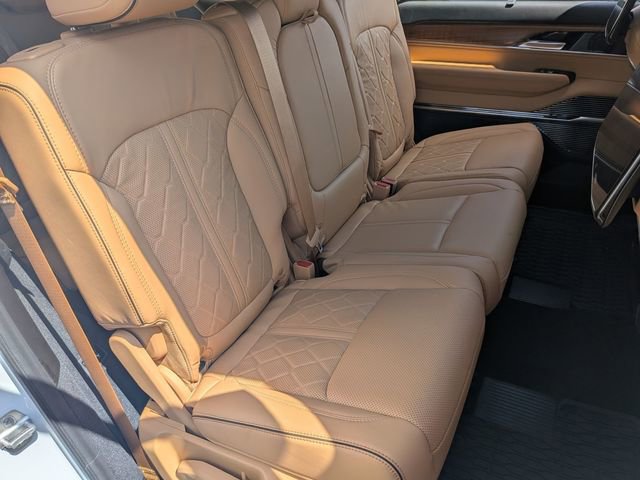 Used 2024 Jeep Grand Wagoneer Series III w/ Rear Seat Video Group 1 AWD/4WD image 40