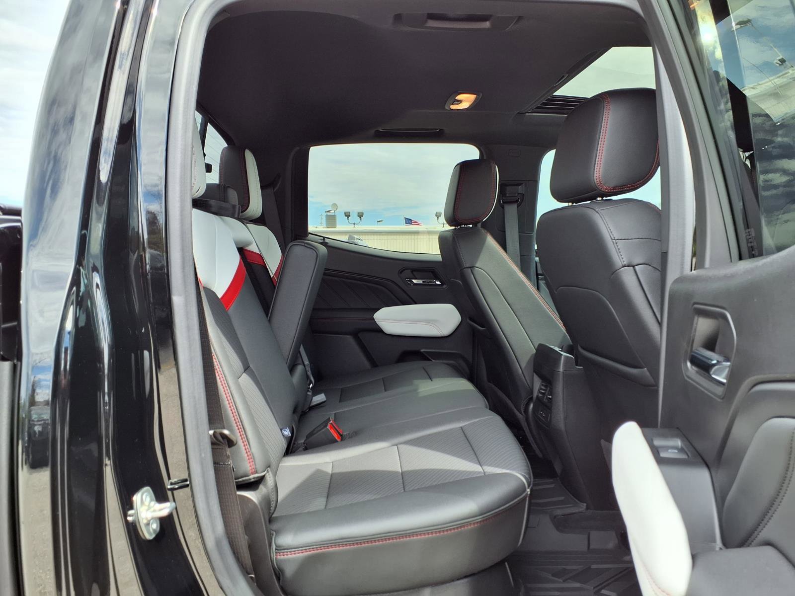 Used 2024 GMC Canyon AT4X image 31