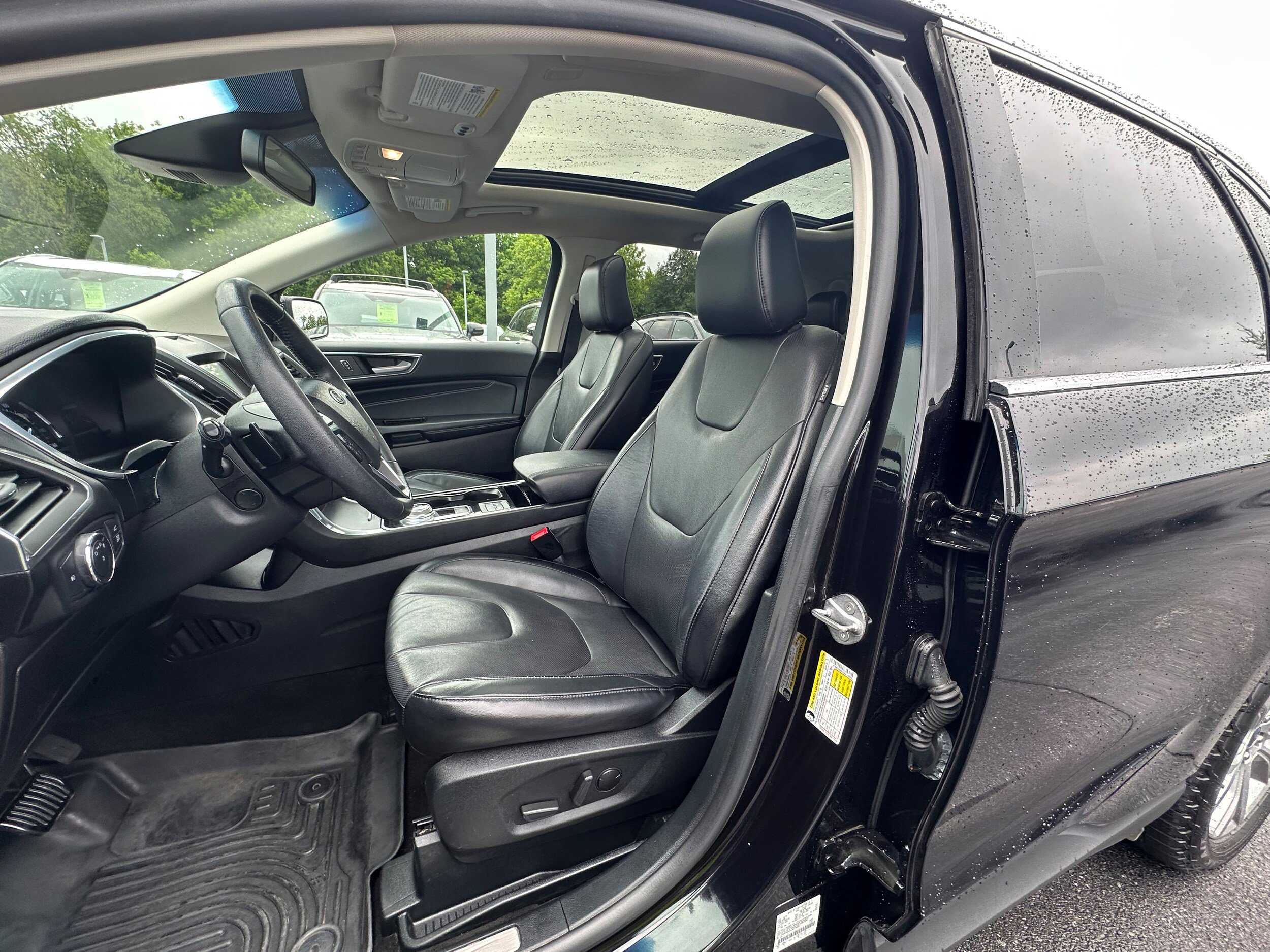 Used 2020 Ford Edge Titanium w/ Equipment Group 301A AWD/4WD image 26