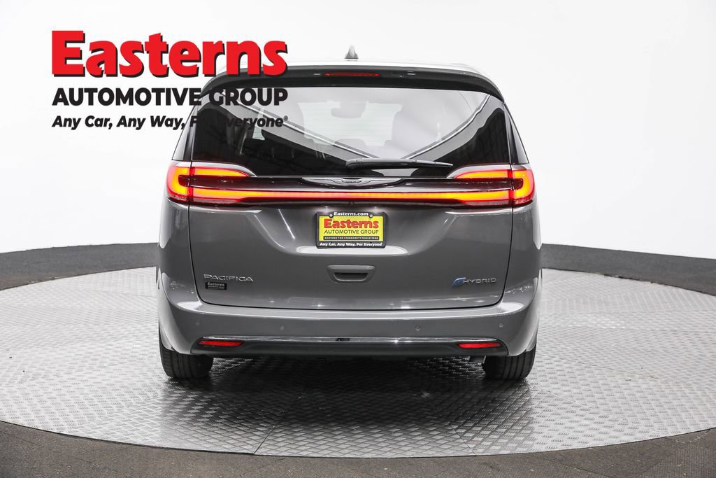 Used 2022 Chrysler Pacifica Touring-L image 6