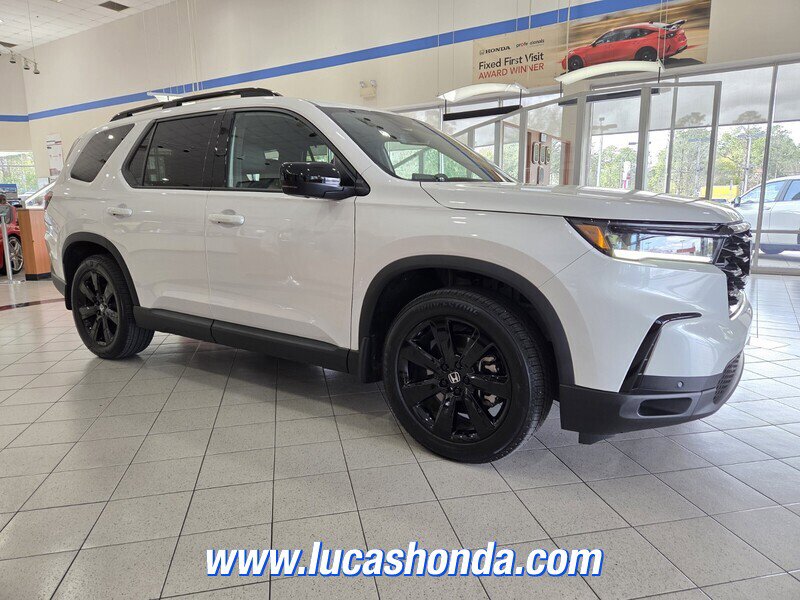 Used 2025 Honda Pilot Black Edition image 3