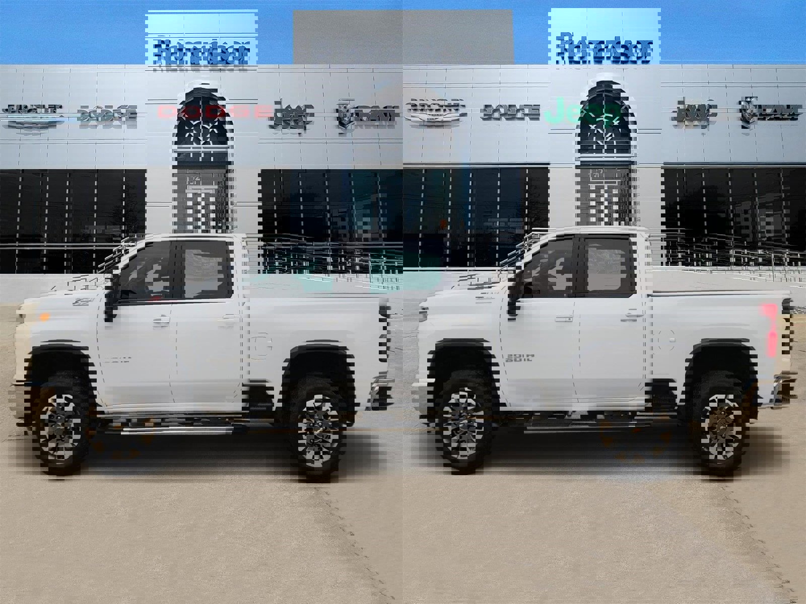 Used 2024 Chevrolet Silverado 2500 LT image 3