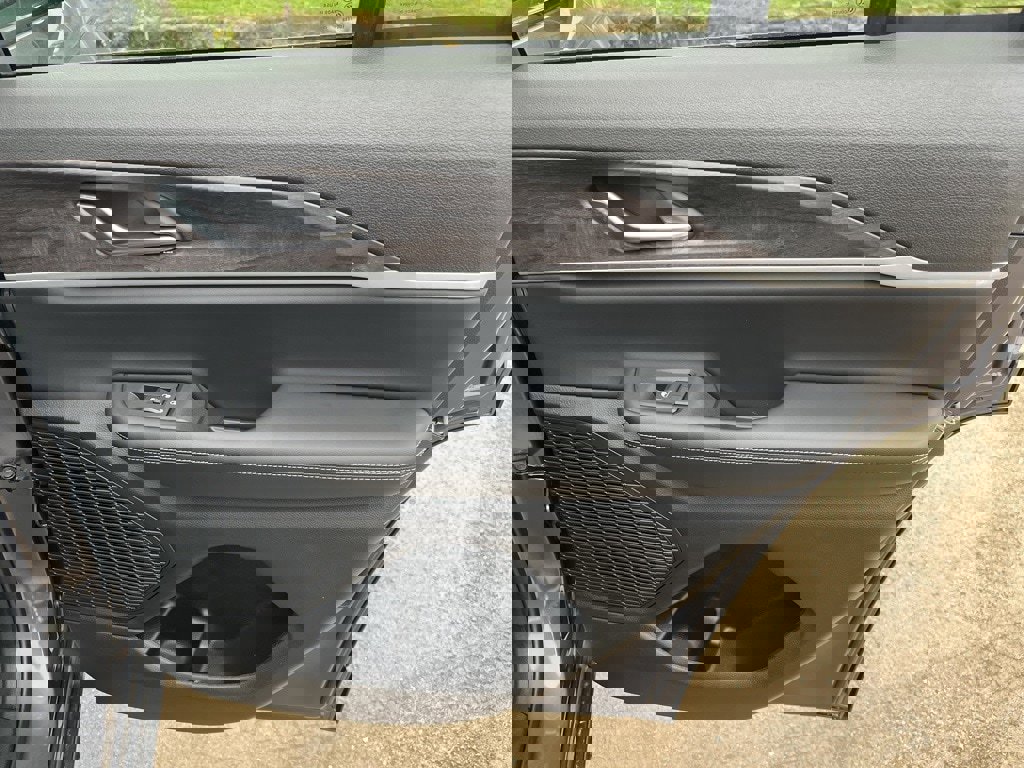 New 2025 Jeep Grand Cherokee Limited image 12