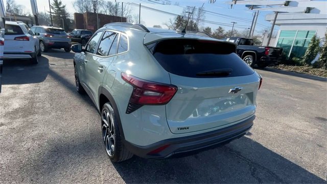Used 2024 Chevrolet Trax RS w/ Driver Confidence Package image 8