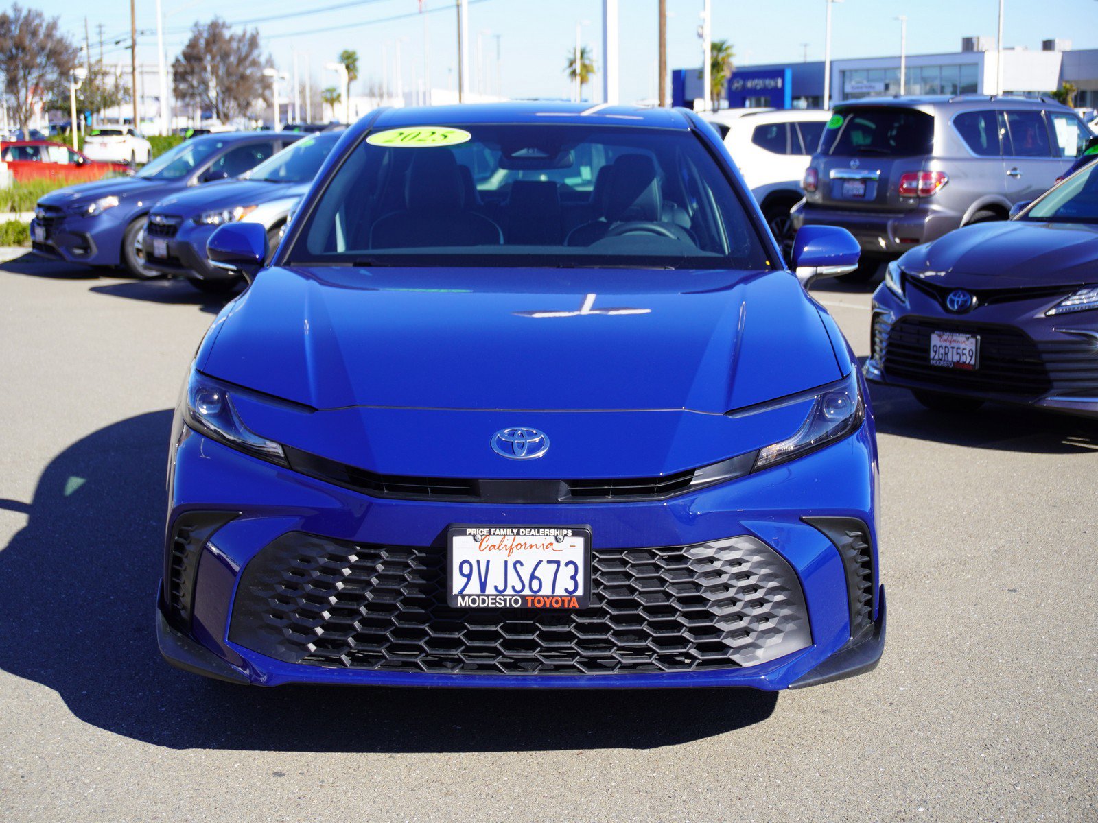 Used 2025 Toyota Camry SE image 3
