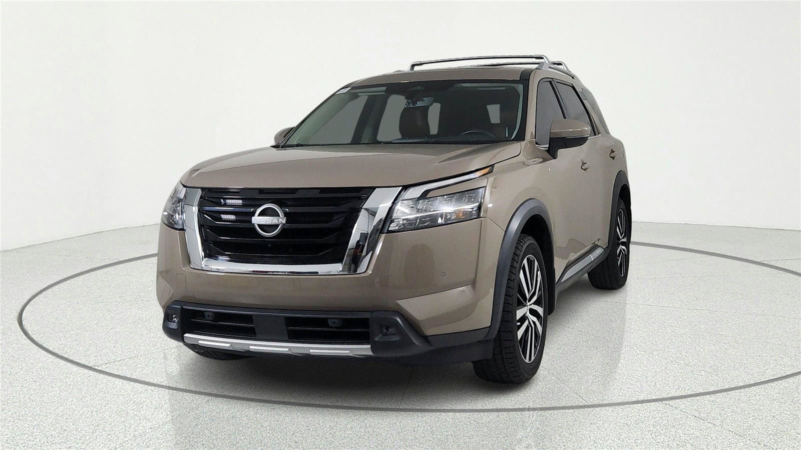 Used 2023 Nissan Pathfinder Platinum w/ Cargo Package FWD image 2