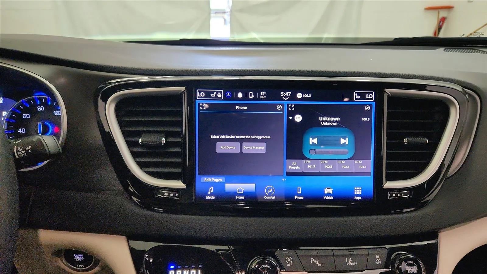 Used 2023 Chrysler Pacifica Touring-L FWD image 24