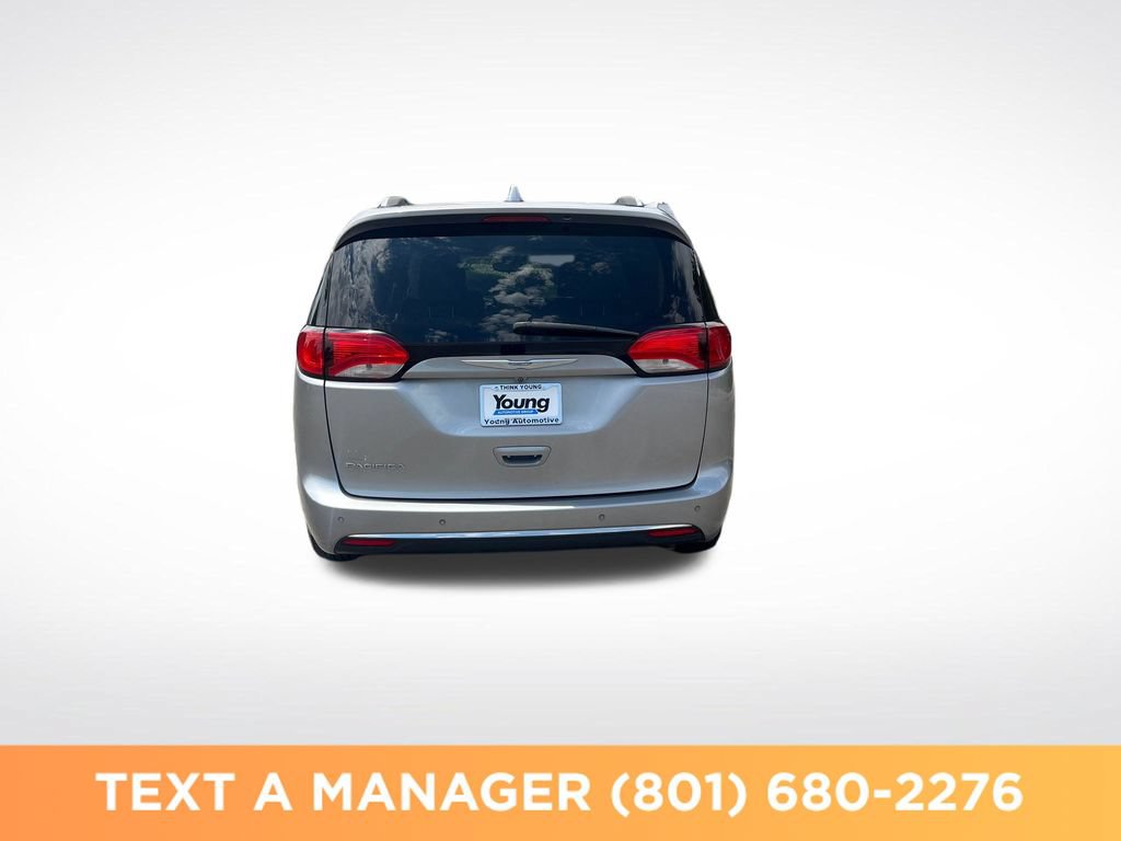 Used 2018 Chrysler Pacifica Touring-L w/ Advanced Safetytec Group FWD image 4