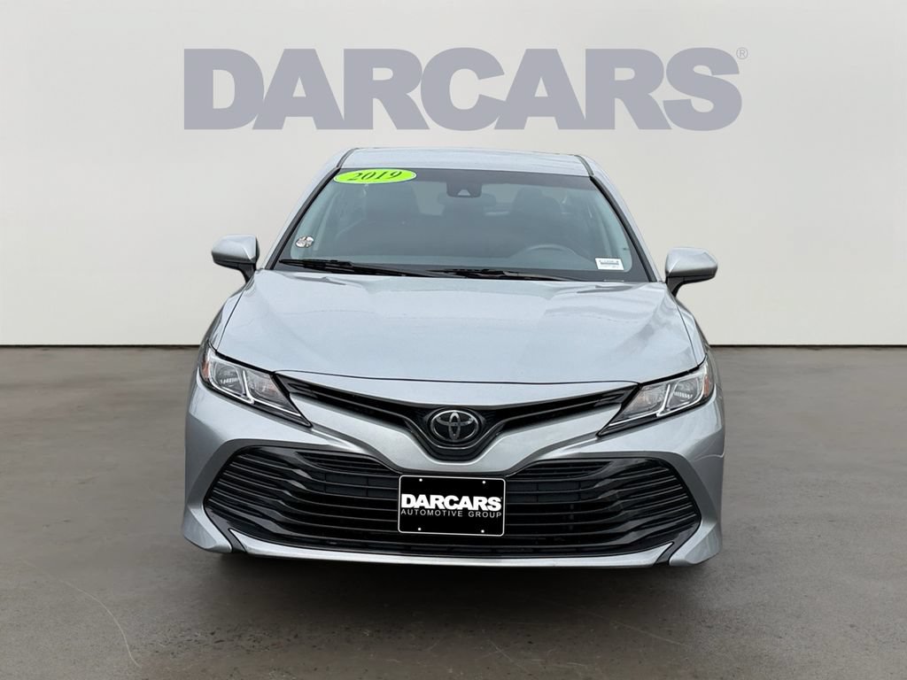 Used 2019 Toyota Camry LE FWD image 2