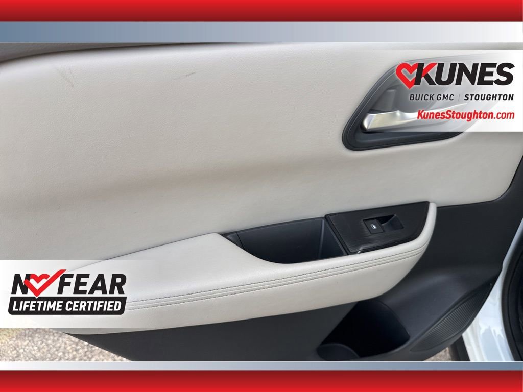 Used 2025 Nissan Rogue SV image 39