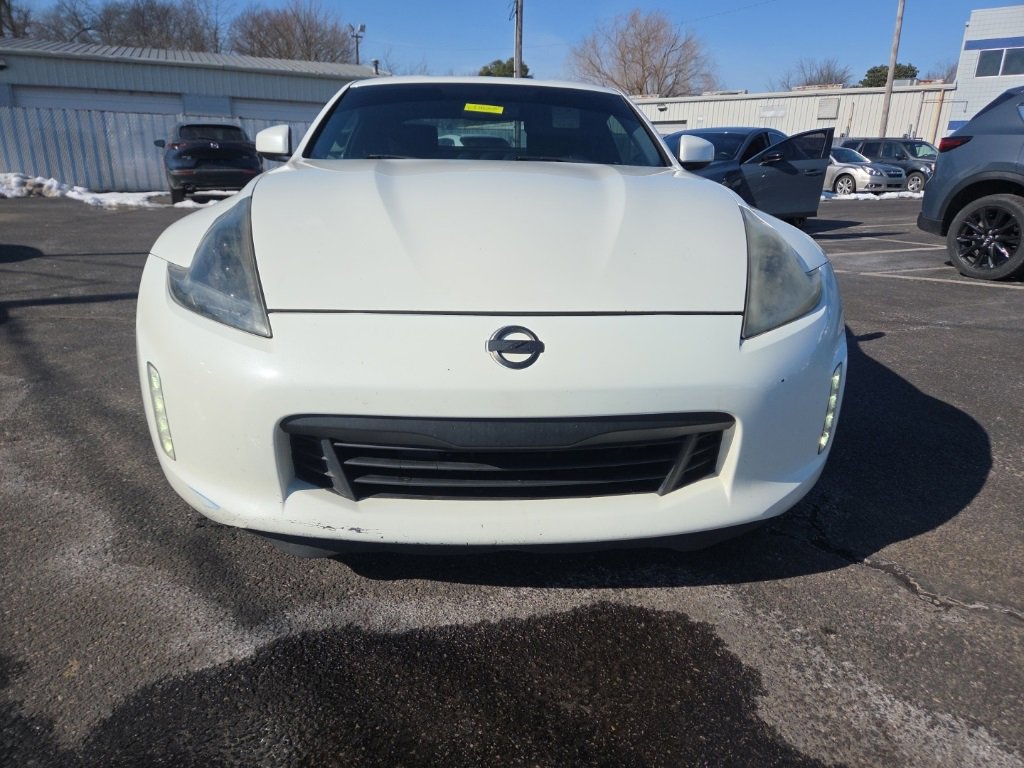 Used 2016 Nissan 370Z w/ Sport Package image 2