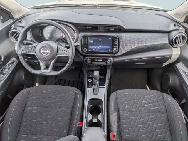 Used 2022 Nissan Kicks SV FWD image 13